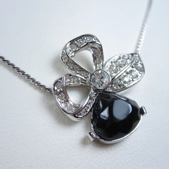 Nina Ricci Silver Tone Crystal Flower & Black Stone Pendant Necklace